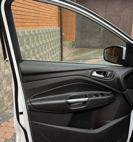 Білий Форд Куга, об'ємом двигуна 2 л та пробігом 187 тис. км за 16963 $, фото 17 на Automoto.ua