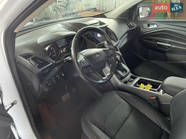 Белый Форд Куга, объемом двигателя 2 л и пробегом 197 тыс. км за 17200 $, фото 8 на Automoto.ua