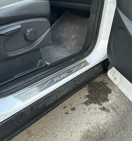 Белый Форд Куга, объемом двигателя 1.5 л и пробегом 102 тыс. км за 19500 $, фото 17 на Automoto.ua