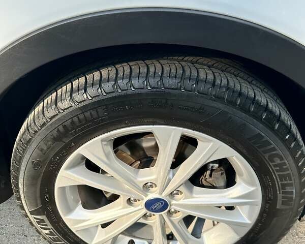 Белый Форд Куга, объемом двигателя 1.5 л и пробегом 49 тыс. км за 18500 $, фото 31 на Automoto.ua