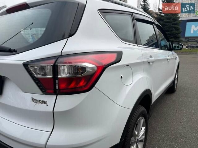 Белый Форд Куга, объемом двигателя 1.5 л и пробегом 91 тыс. км за 17500 $, фото 11 на Automoto.ua