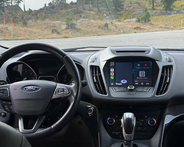 Білий Форд Куга, об'ємом двигуна 1.5 л та пробігом 125 тис. км за 14500 $, фото 14 на Automoto.ua