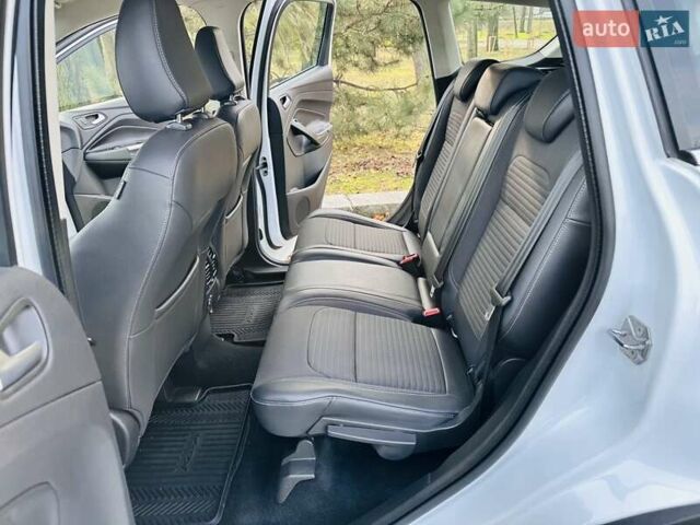 Білий Форд Куга, об'ємом двигуна 2 л та пробігом 140 тис. км за 18500 $, фото 63 на Automoto.ua