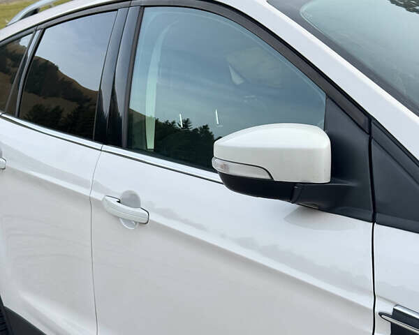 Білий Форд Куга, об'ємом двигуна 1.5 л та пробігом 125 тис. км за 14500 $, фото 17 на Automoto.ua