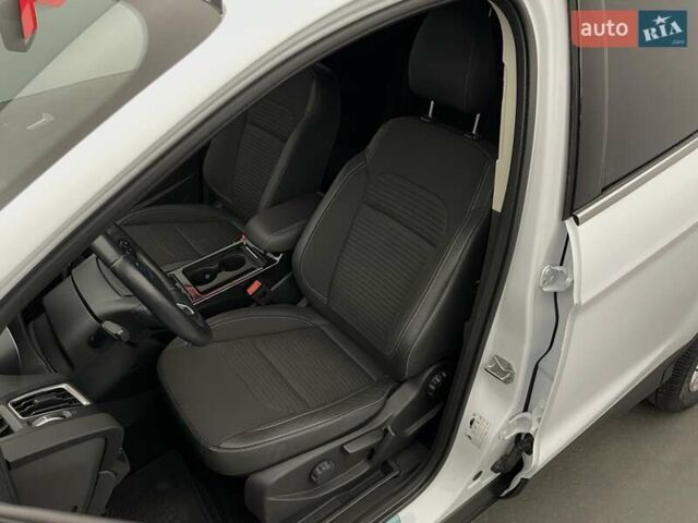 Білий Форд Куга, об'ємом двигуна 2 л та пробігом 45 тис. км за 23104 $, фото 14 на Automoto.ua