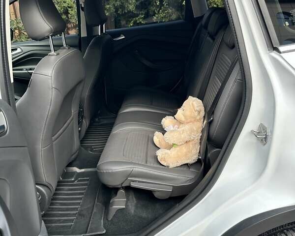 Белый Форд Куга, объемом двигателя 1.5 л и пробегом 49 тыс. км за 18500 $, фото 9 на Automoto.ua