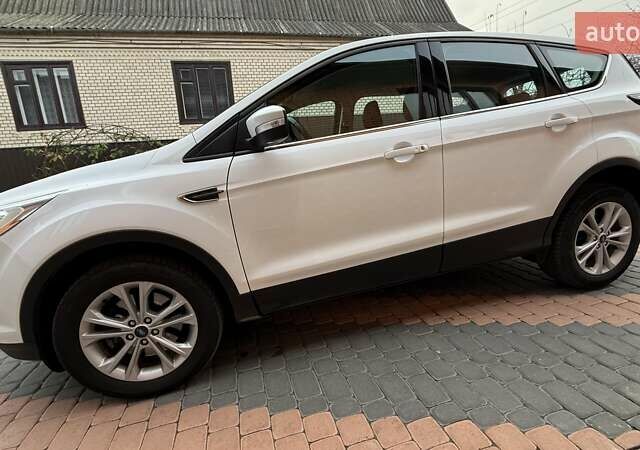 Білий Форд Куга, об'ємом двигуна 2 л та пробігом 187 тис. км за 16963 $, фото 10 на Automoto.ua