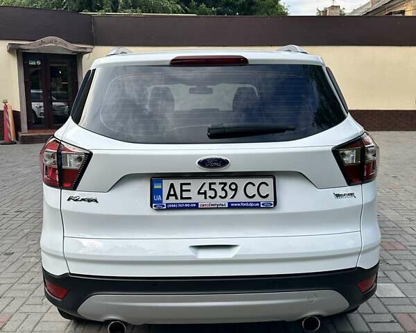 Белый Форд Куга, объемом двигателя 1.5 л и пробегом 49 тыс. км за 18500 $, фото 4 на Automoto.ua