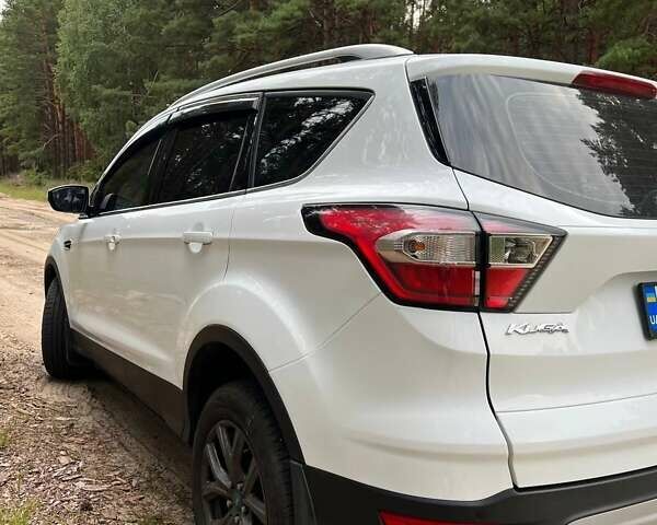 Форд Куга 2019 в Киеве на Automoto.ua Белый Форд Куга, объемом двигателя 1.5 л и пробегом 114 тыс. км за 18100 $, фото 16 на Automoto.ua