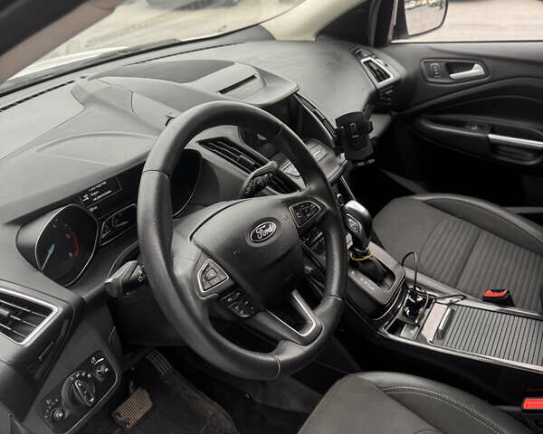 Форд Куга 2019 в Львове на Automoto.ua Белый Форд Куга, объемом двигателя 1.5 л и пробегом 80 тыс. км за 18000 $, фото 9 на Automoto.ua