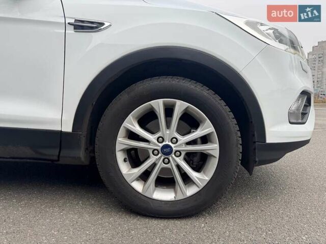 Белый Форд Куга, объемом двигателя 1.5 л и пробегом 91 тыс. км за 17500 $, фото 6 на Automoto.ua
