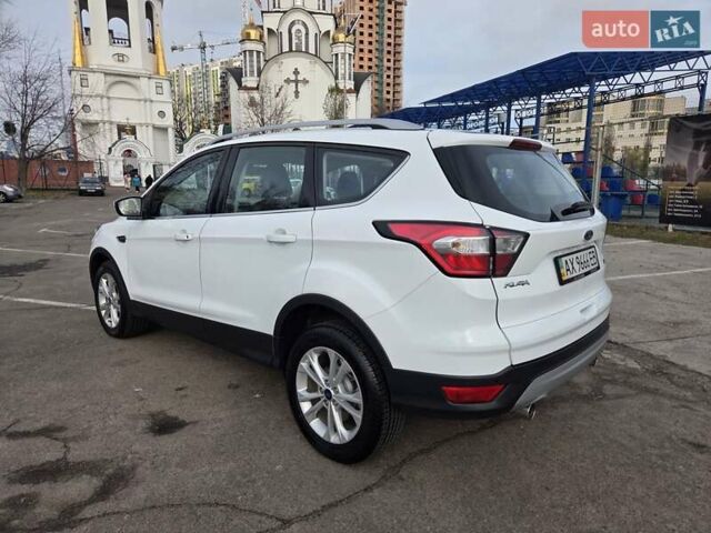 Белый Форд Куга, объемом двигателя 2 л и пробегом 134 тыс. км за 18950 $, фото 2 на Automoto.ua