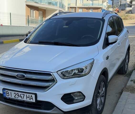 Белый Форд Куга, объемом двигателя 1.5 л и пробегом 57 тыс. км за 20000 $, фото 1 на Automoto.ua