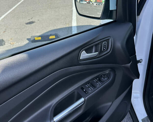 Белый Форд Куга, объемом двигателя 1.5 л и пробегом 110 тыс. км за 17000 $, фото 12 на Automoto.ua