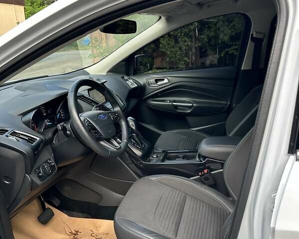 Белый Форд Куга, объемом двигателя 1.5 л и пробегом 49 тыс. км за 18500 $, фото 8 на Automoto.ua