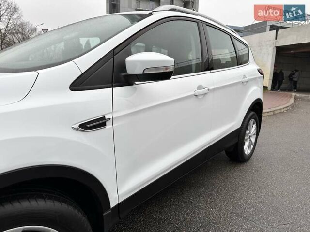 Белый Форд Куга, объемом двигателя 2 л и пробегом 70 тыс. км за 20500 $, фото 6 на Automoto.ua