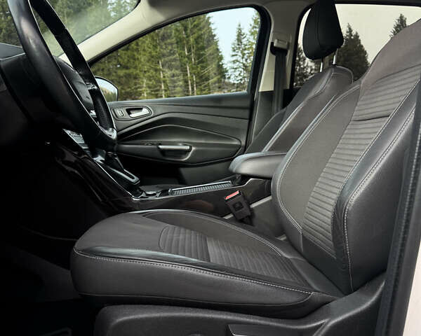 Білий Форд Куга, об'ємом двигуна 1.5 л та пробігом 125 тис. км за 14500 $, фото 27 на Automoto.ua