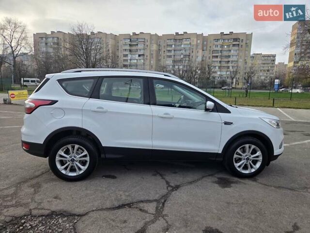 Белый Форд Куга, объемом двигателя 2 л и пробегом 134 тыс. км за 18950 $, фото 5 на Automoto.ua