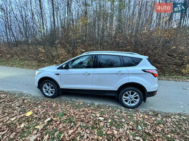 Белый Форд Куга, объемом двигателя 1.5 л и пробегом 64 тыс. км за 21500 $, фото 2 на Automoto.ua