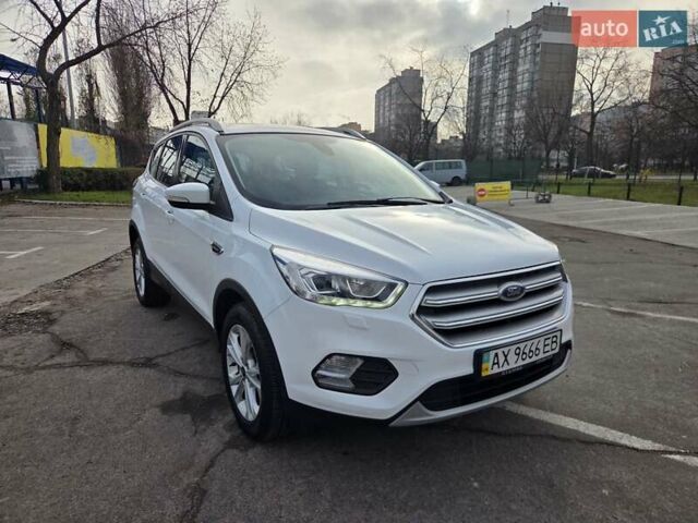 Белый Форд Куга, объемом двигателя 2 л и пробегом 134 тыс. км за 18950 $, фото 8 на Automoto.ua