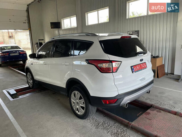 Белый Форд Куга, объемом двигателя 2 л и пробегом 197 тыс. км за 17200 $, фото 5 на Automoto.ua