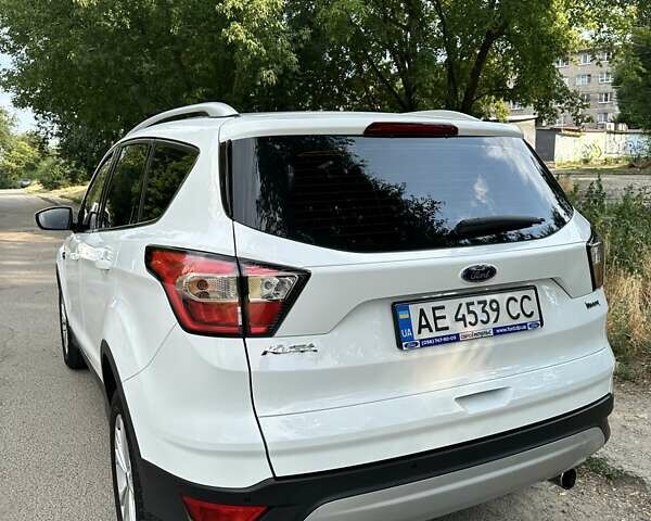 Белый Форд Куга, объемом двигателя 1.5 л и пробегом 49 тыс. км за 18500 $, фото 5 на Automoto.ua