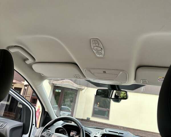 Белый Форд Куга, объемом двигателя 1.5 л и пробегом 49 тыс. км за 18500 $, фото 17 на Automoto.ua