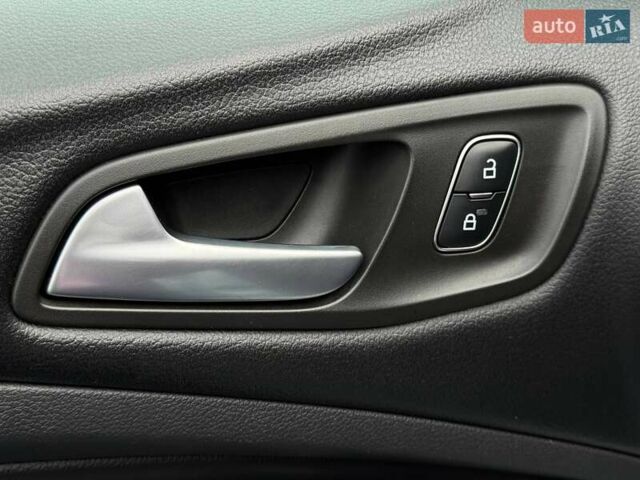 Белый Форд Куга, объемом двигателя 2 л и пробегом 184 тыс. км за 18700 $, фото 27 на Automoto.ua