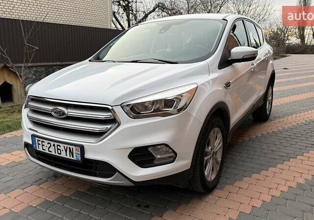 Білий Форд Куга, об'ємом двигуна 2 л та пробігом 187 тис. км за 16963 $, фото 7 на Automoto.ua