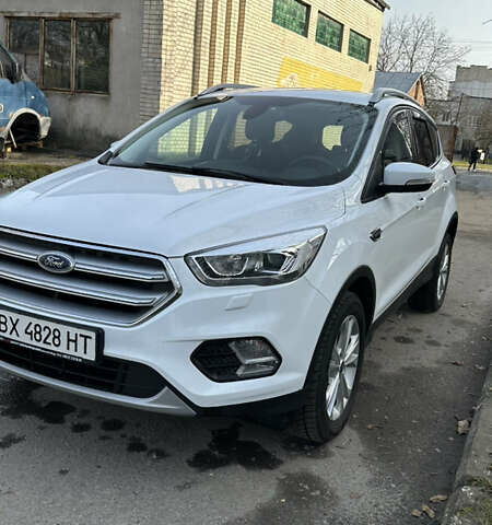Белый Форд Куга, объемом двигателя 1.5 л и пробегом 102 тыс. км за 19500 $, фото 4 на Automoto.ua