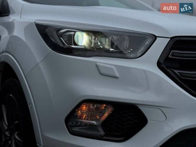Белый Форд Куга, объемом двигателя 2 л и пробегом 184 тыс. км за 18700 $, фото 11 на Automoto.ua