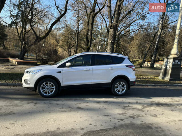 Білий Форд Куга, об'ємом двигуна 1.5 л та пробігом 35 тис. км за 19500 $, фото 4 на Automoto.ua