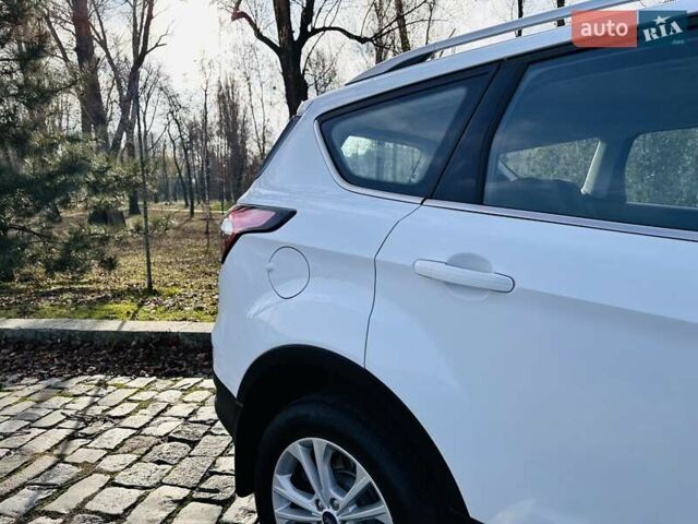Білий Форд Куга, об'ємом двигуна 2 л та пробігом 140 тис. км за 18500 $, фото 9 на Automoto.ua