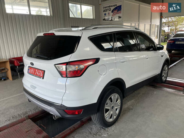 Белый Форд Куга, объемом двигателя 2 л и пробегом 197 тыс. км за 17200 $, фото 3 на Automoto.ua