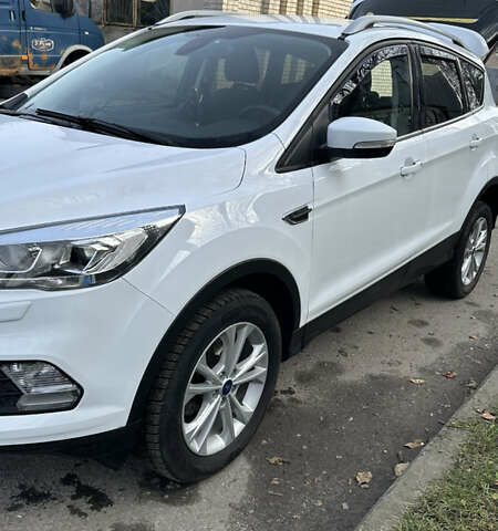 Белый Форд Куга, объемом двигателя 1.5 л и пробегом 102 тыс. км за 19500 $, фото 31 на Automoto.ua