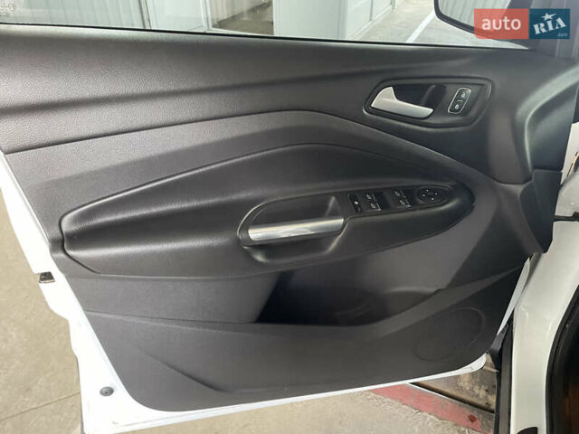 Белый Форд Куга, объемом двигателя 2 л и пробегом 197 тыс. км за 17200 $, фото 9 на Automoto.ua