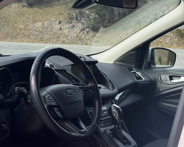 Білий Форд Куга, об'ємом двигуна 1.5 л та пробігом 125 тис. км за 14500 $, фото 9 на Automoto.ua