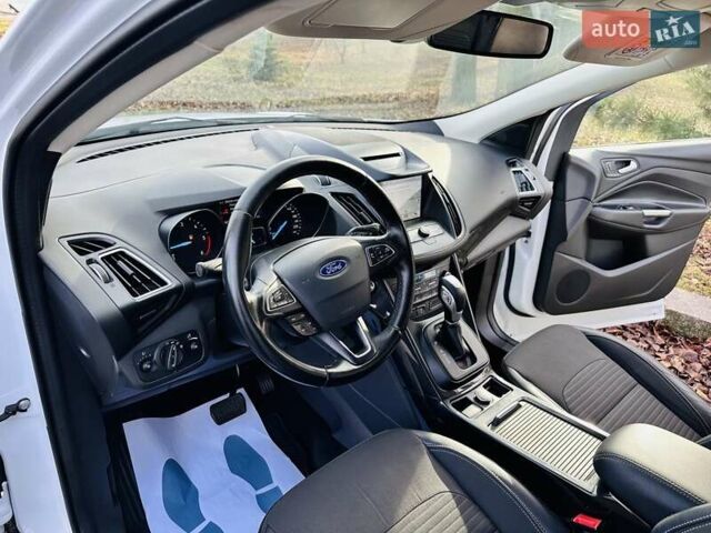 Білий Форд Куга, об'ємом двигуна 2 л та пробігом 140 тис. км за 18500 $, фото 49 на Automoto.ua