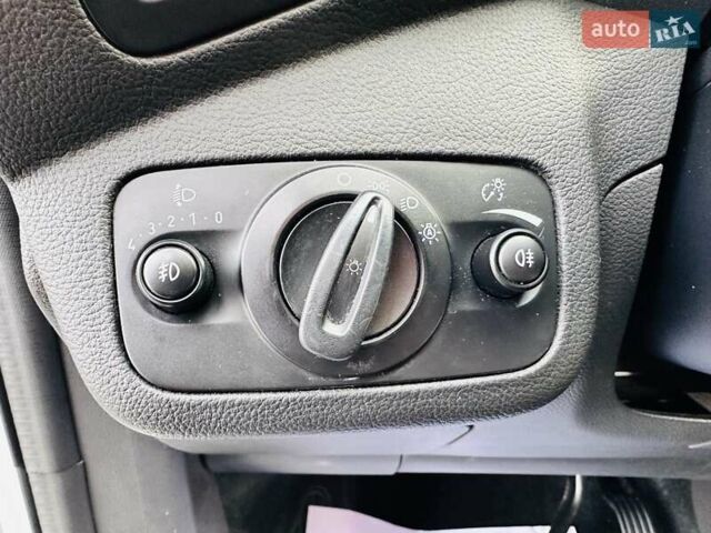 Білий Форд Куга, об'ємом двигуна 2 л та пробігом 140 тис. км за 18500 $, фото 61 на Automoto.ua