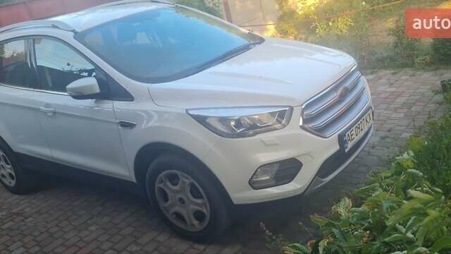 Форд Куга 2019 в Днепре (Днепропетровске) на Automoto.ua Белый Форд Куга, объемом двигателя 1.5 л и пробегом 54 тыс. км за 18900 $, фото 1 на Automoto.ua