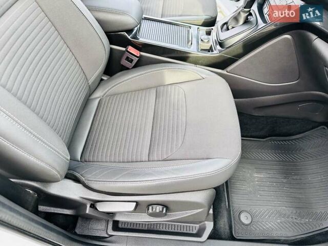 Білий Форд Куга, об'ємом двигуна 2 л та пробігом 140 тис. км за 18500 $, фото 71 на Automoto.ua