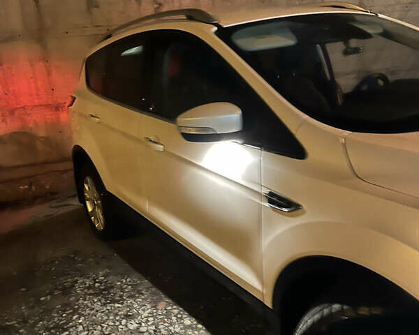 Білий Форд Куга, об'ємом двигуна 1.5 л та пробігом 35 тис. км за 19500 $, фото 1 на Automoto.ua