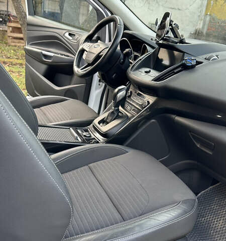 Белый Форд Куга, объемом двигателя 1.5 л и пробегом 102 тыс. км за 19500 $, фото 20 на Automoto.ua