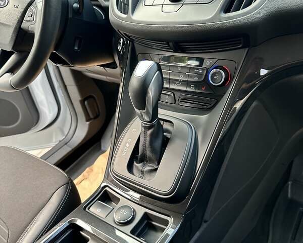 Белый Форд Куга, объемом двигателя 1.5 л и пробегом 49 тыс. км за 18500 $, фото 14 на Automoto.ua