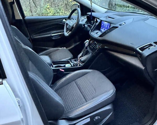 Белый Форд Куга, объемом двигателя 1.5 л и пробегом 64 тыс. км за 21500 $, фото 11 на Automoto.ua