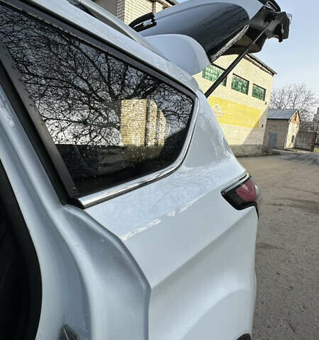 Белый Форд Куга, объемом двигателя 1.5 л и пробегом 102 тыс. км за 19500 $, фото 11 на Automoto.ua