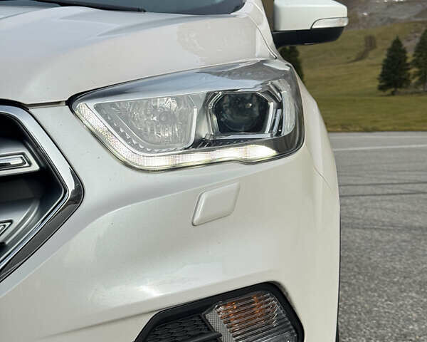 Білий Форд Куга, об'ємом двигуна 1.5 л та пробігом 125 тис. км за 14500 $, фото 16 на Automoto.ua