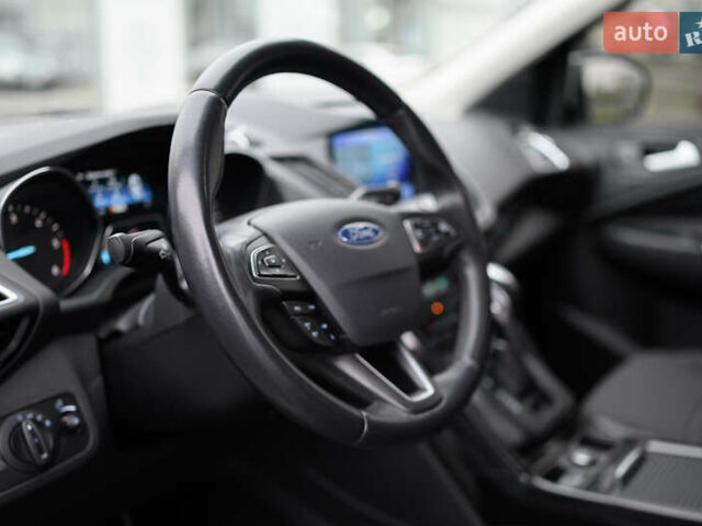 Белый Форд Куга, объемом двигателя 1.5 л и пробегом 82 тыс. км за 19500 $, фото 31 на Automoto.ua