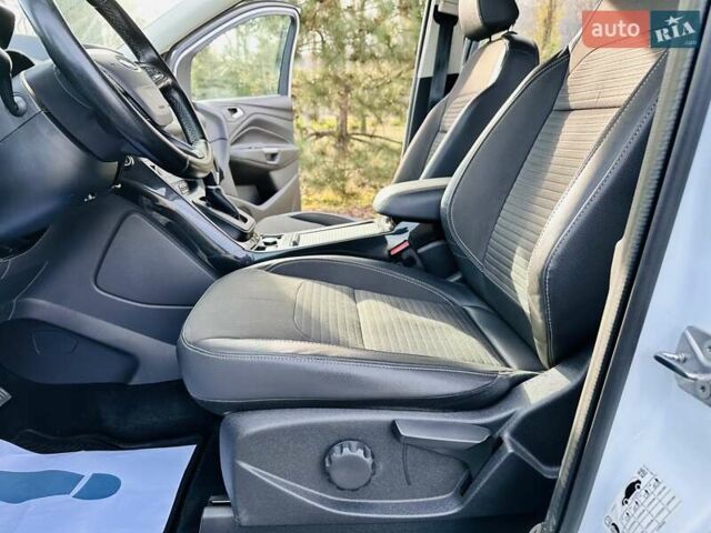 Білий Форд Куга, об'ємом двигуна 2 л та пробігом 140 тис. км за 18500 $, фото 46 на Automoto.ua