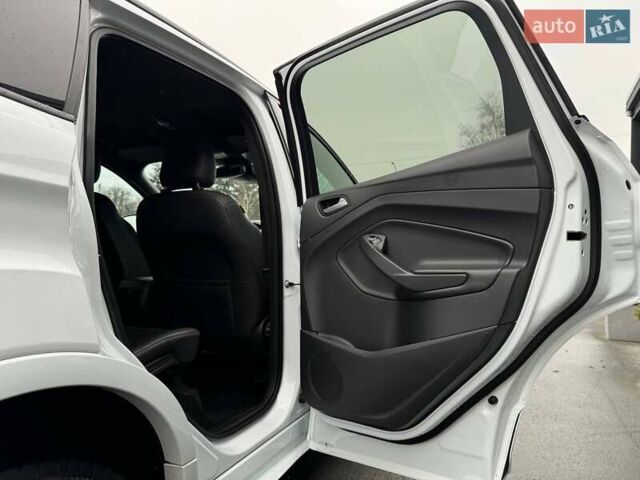 Белый Форд Куга, объемом двигателя 2 л и пробегом 184 тыс. км за 18700 $, фото 57 на Automoto.ua